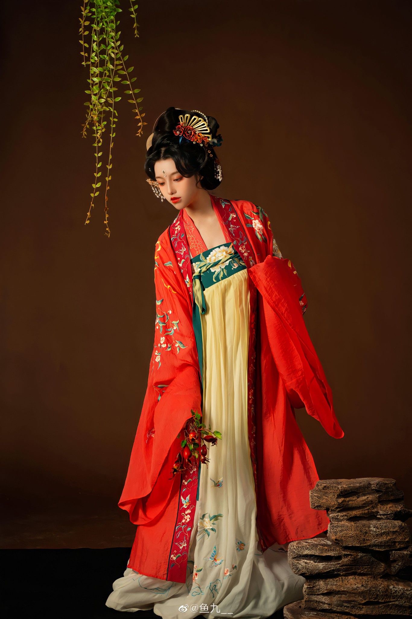 Little Girls in Traditional Hanfu Headwear:A Glimpse into the Splendor of Chinese Cultural Heritage Little Girls in Traditional Hanfu Headwear:A Glimpse into the Splendor of Chinese Cultural Heritage