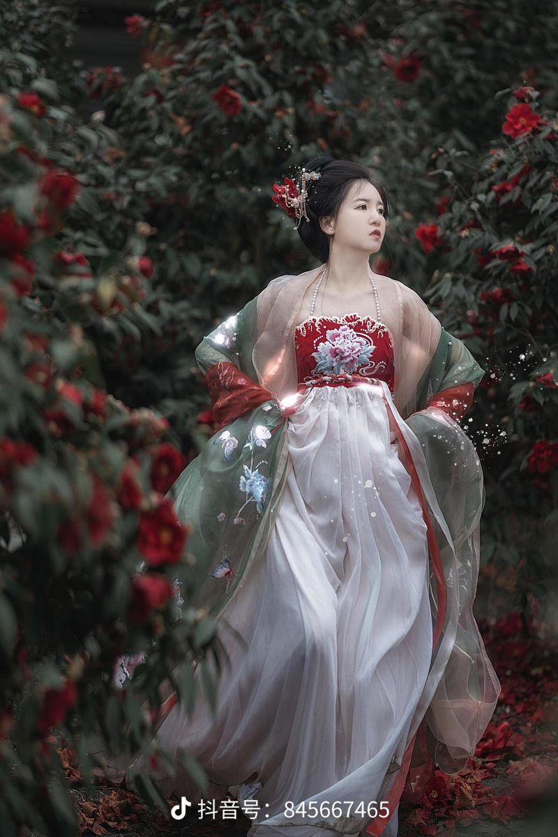 Elegant Headwear for the Traditional Chinese Ma-Mian Skirt:A Guide to Perfect Pairing Elegant Headwear for the Traditional Chinese Ma-Mian Skirt:A Guide to Perfect Pairing