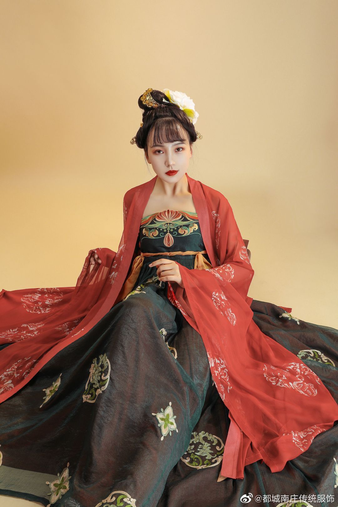 Summer V-neck Cheongsam:Embracing Traditional Elegance in Warmth and Comfort Summer V-neck Cheongsam:Embracing Traditional Elegance in Warmth and Comfort