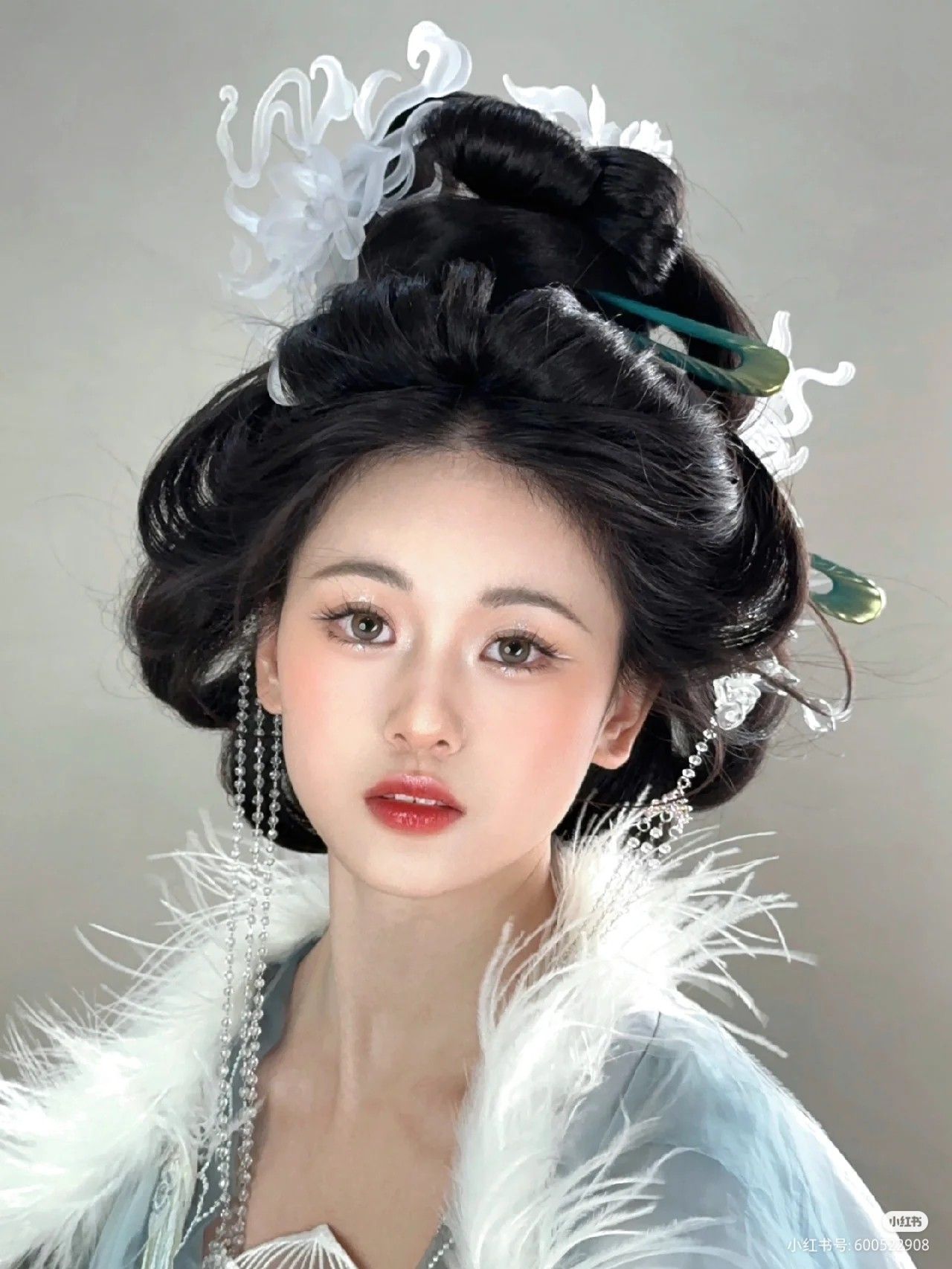 Ancient Elegance:The Revival of Traditional Chinese Hanfu Dress in Junior High School Students Ancient Elegance:The Revival of Traditional Chinese Hanfu Dress in Junior High School Students