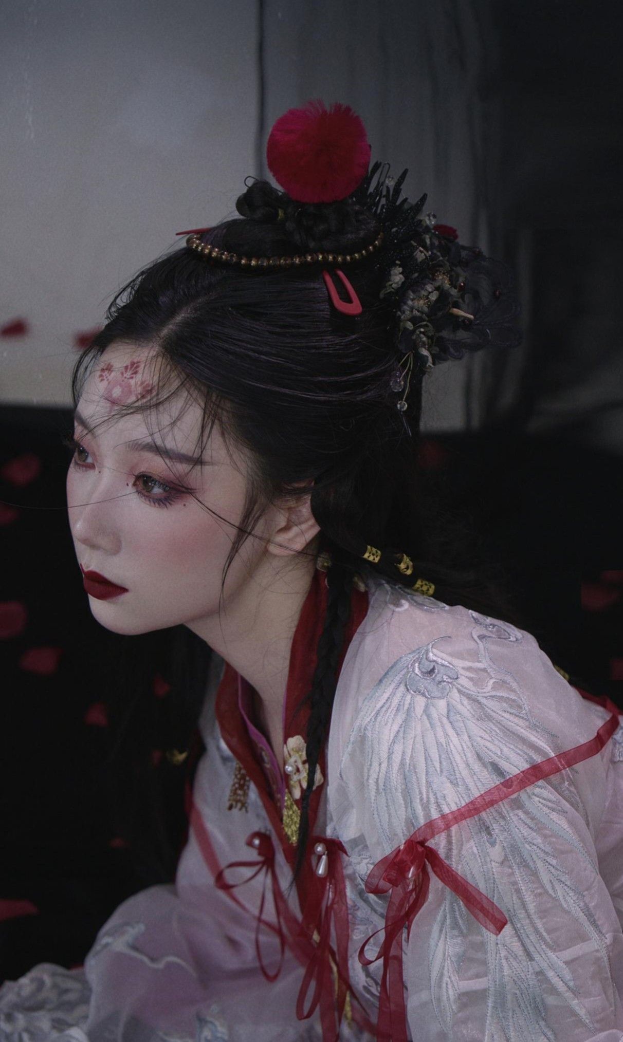 Short Hanfu Robes with Belly Button Expose:A Modern Perspective on Traditional Elegance Short Hanfu Robes with Belly Button Expose:A Modern Perspective on Traditional Elegance