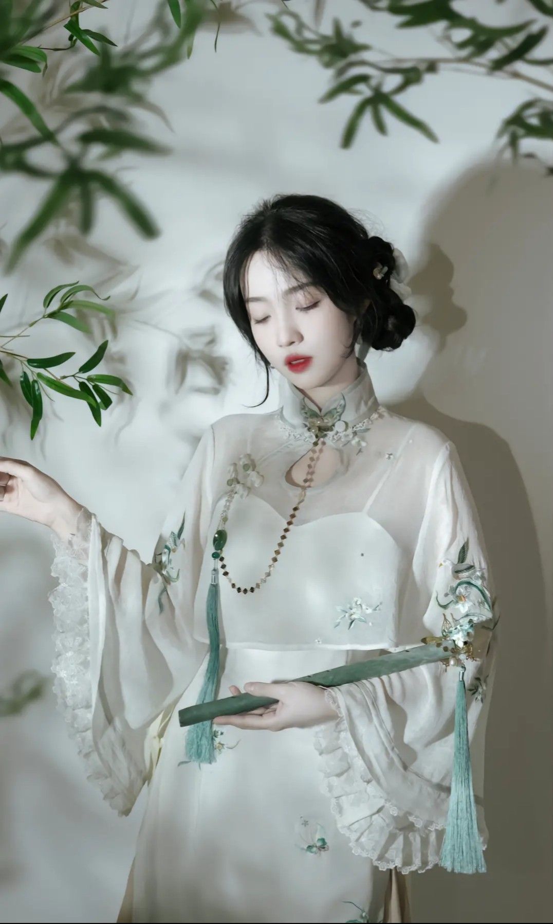 The Enigma of a Hanfu Martial Arts Dame with a Sword of Legends The Enigma of a Hanfu Martial Arts Dame with a Sword of Legends