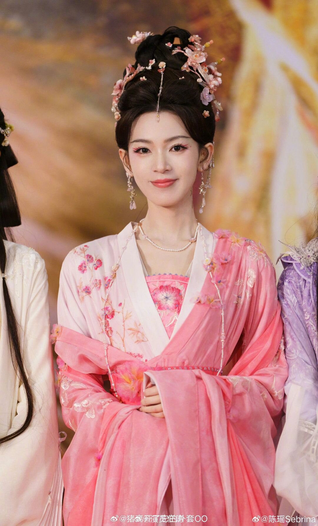 Childrens Traditional Hanfu for Girls:A Closer Look at Chinese New Years Celebration Attire Childrens Traditional Hanfu for Girls:A Closer Look at Chinese New Years Celebration Attire