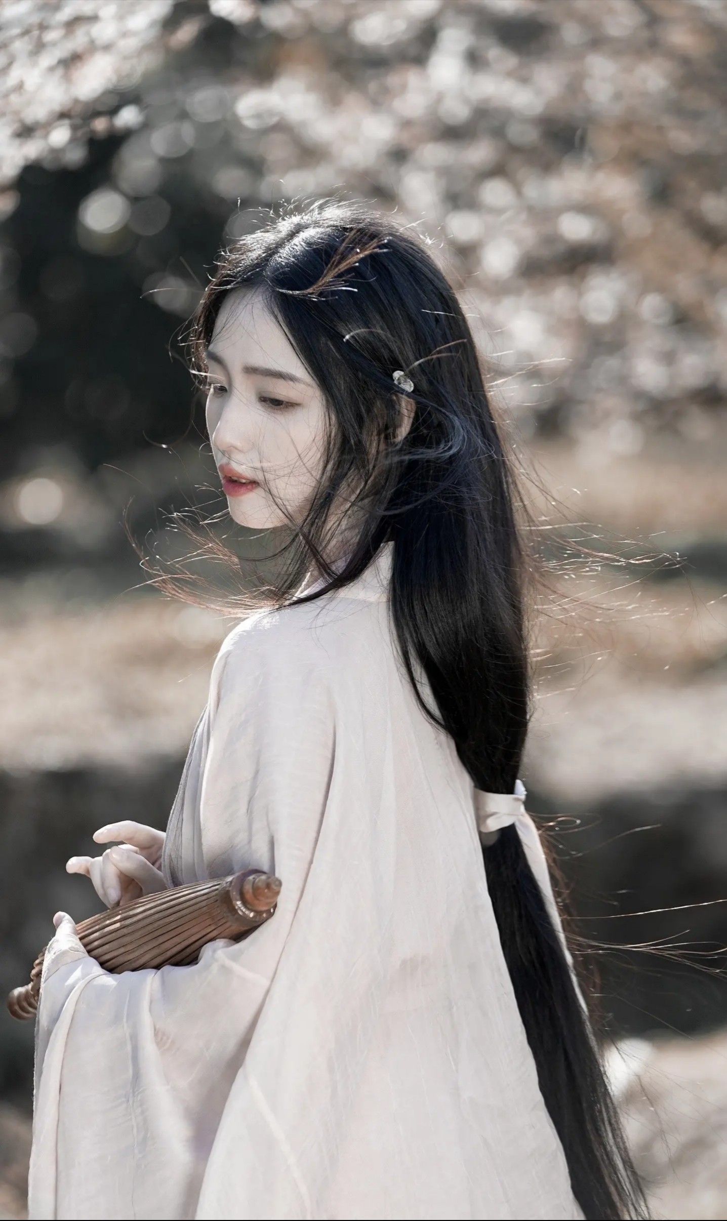 The Splendor of Tang-Era Hanfu:The Charm of Chest-High Robes