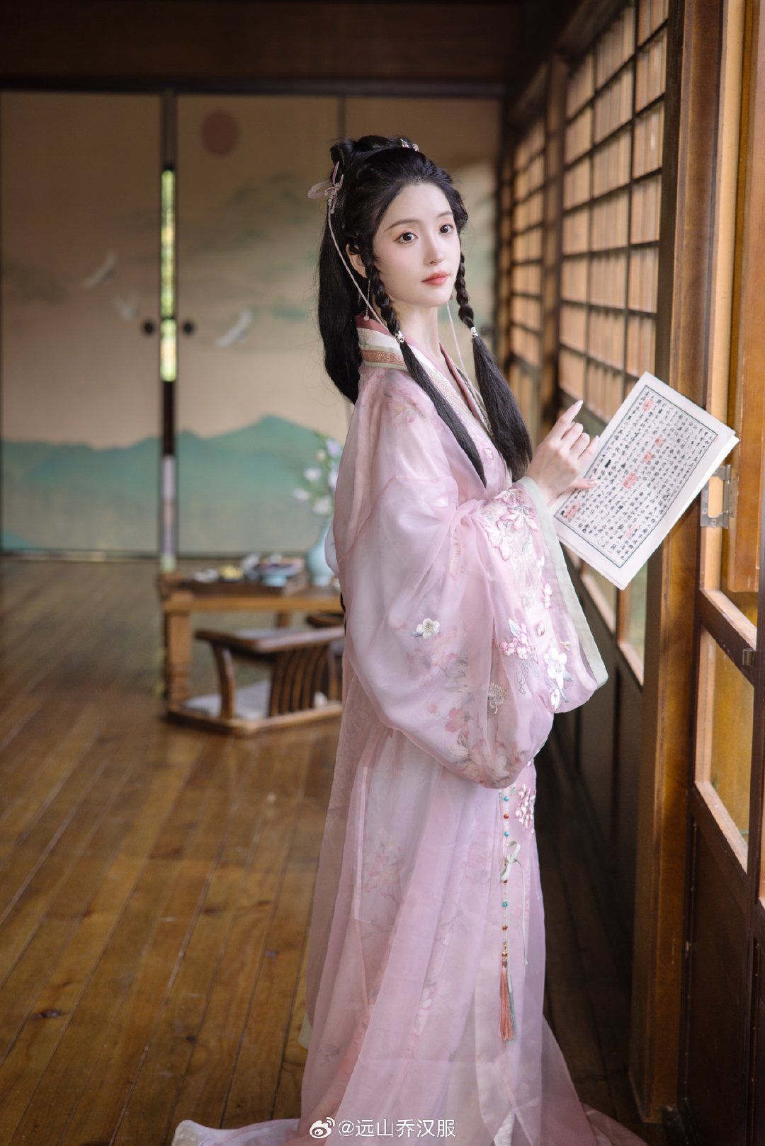 The Splendor of Summer Hanfu:Traditional Chinese Elegance