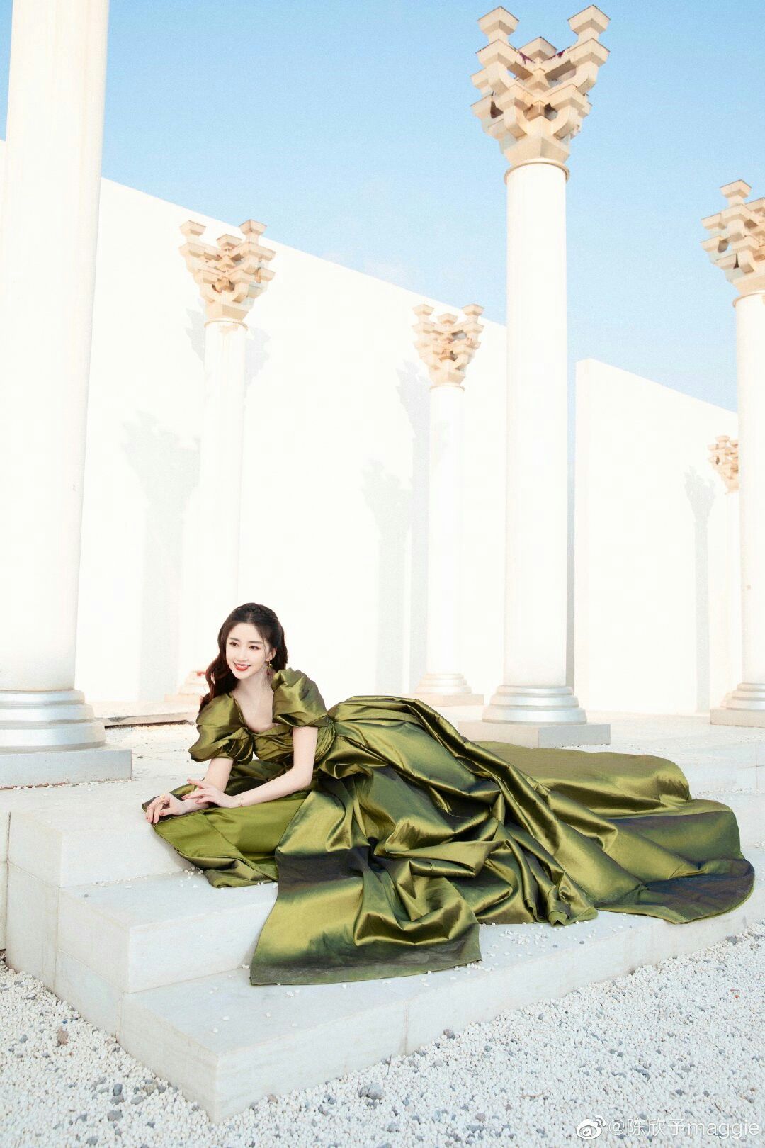 Exploring the Rise of Shoe-Mounted Height Increases in Traditional Hanfu Fashion Exploring the Rise of Shoe-Mounted Height Increases in Traditional Hanfu Fashion