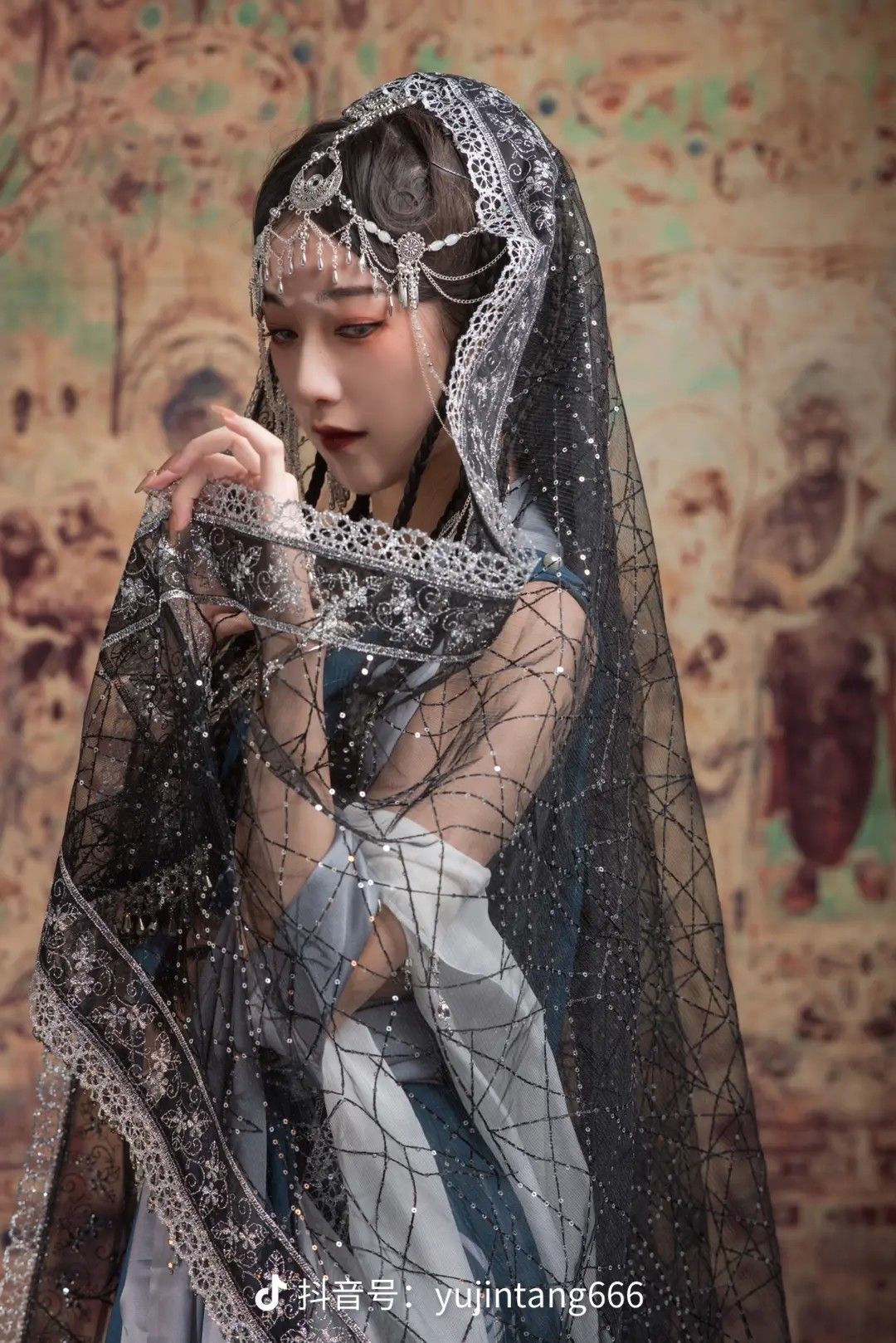 Traditional Chinese Costume Ensemble for Women:Embracing the Elegance of Ancient Headwear Traditional Chinese Costume Ensemble for Women:Embracing the Elegance of Ancient Headwear