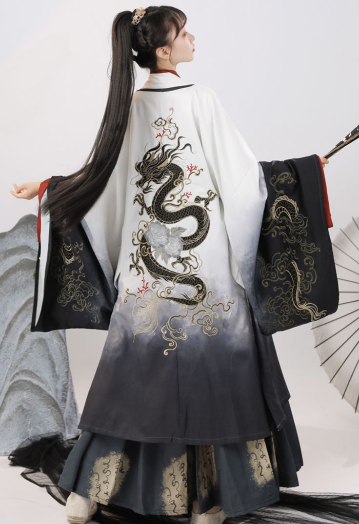 Reinventing Traditional Hanfu Clothing:The Evolution of Hanfu上衣 Design Reinventing Traditional Hanfu Clothing:The Evolution of Hanfu上衣 Design