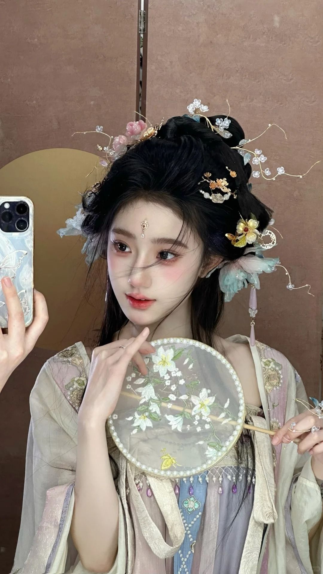 The Evolution of Traditional Hanfu Hairstyles and Accessories The Evolution of Traditional Hanfu Hairstyles and Accessories