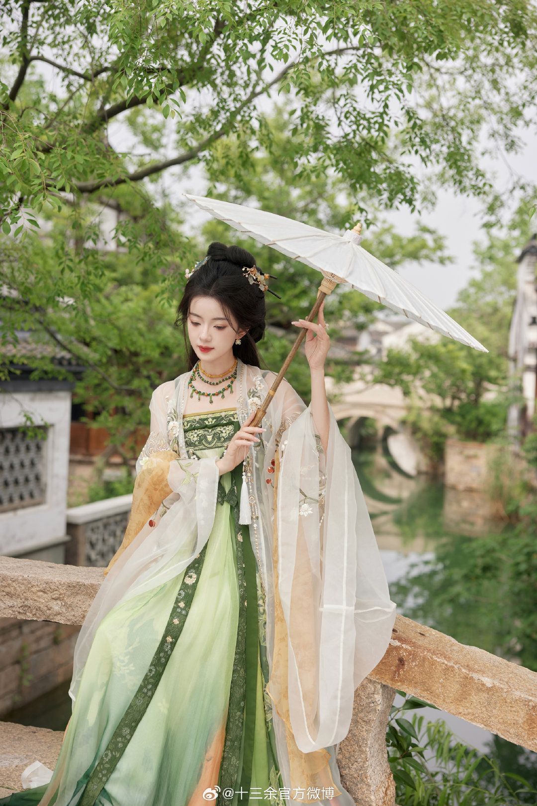 The Splendor of Hanfu Hairpins and Tassel Accessories The Splendor of Hanfu Hairpins and Tassel Accessories