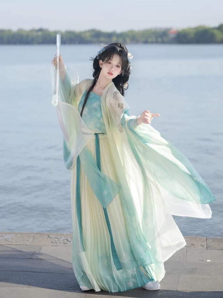 Qipao Fashion:Embracing Traditional Chinese Style in Modern Era Qipao Fashion:Embracing Traditional Chinese Style in Modern Era