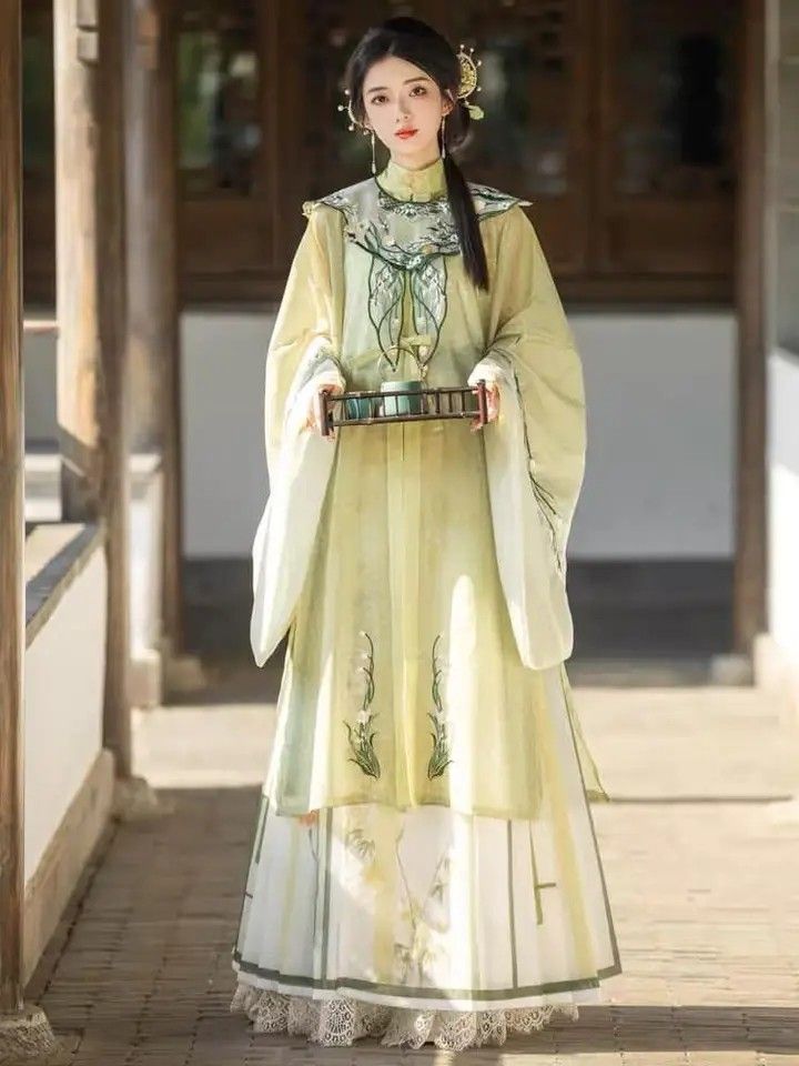 Embracing the Spring:The Revival of Cheongsam Dress for Modern Women