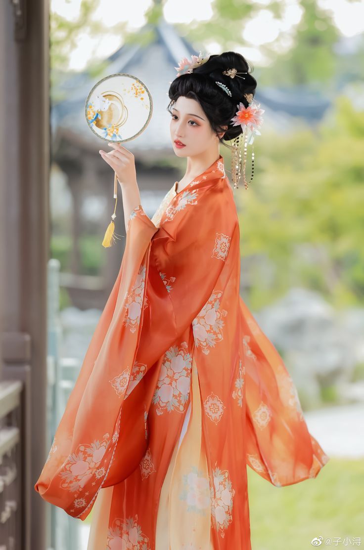 The Enchantment of Hanfu:A Girls First Long Gown Experience The Enchantment of Hanfu:A Girls First Long Gown Experience