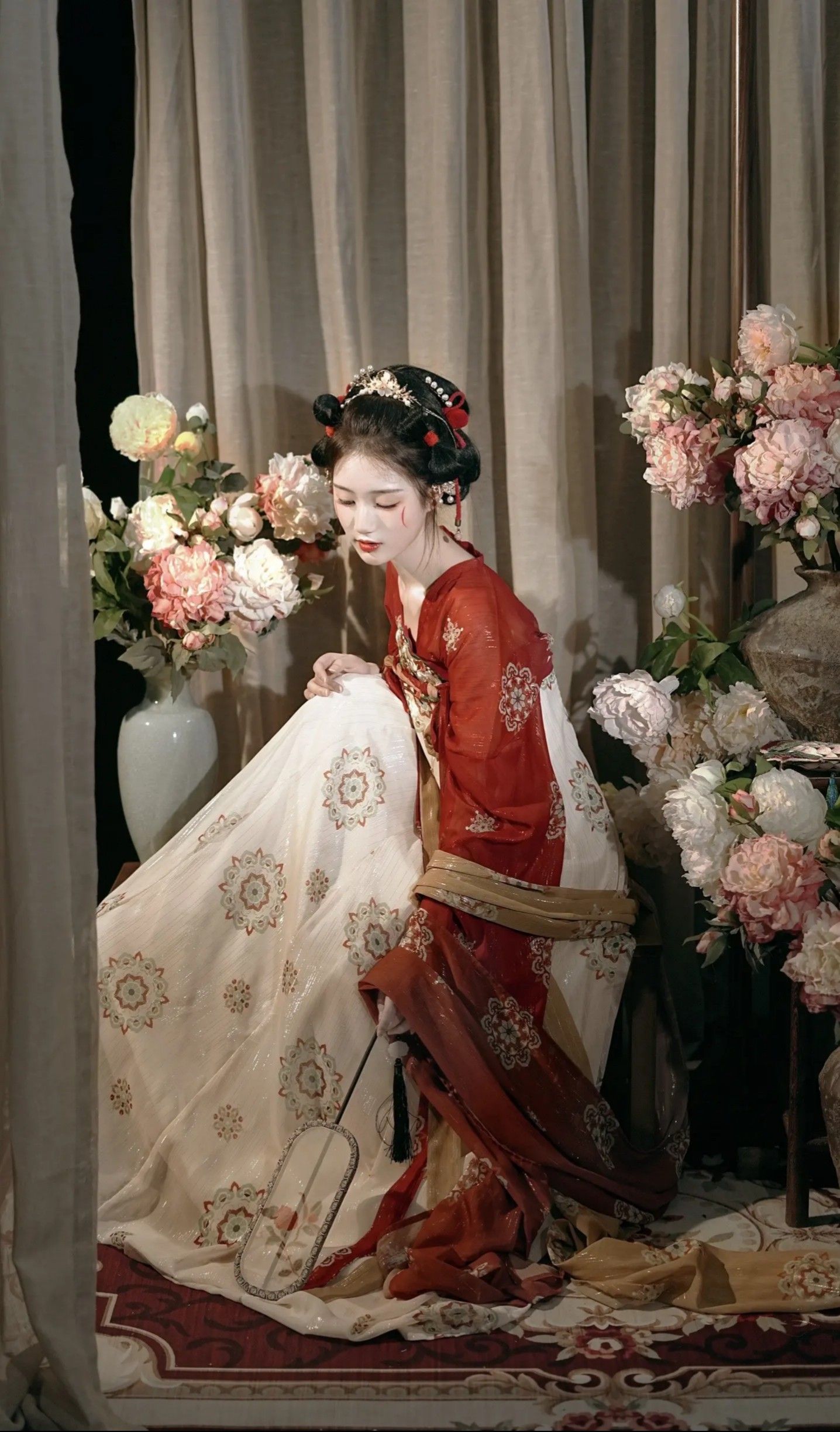 Winter Fashion:The Rise of Hanfu Elements in Womens Wear Winter Fashion:The Rise of Hanfu Elements in Womens Wear