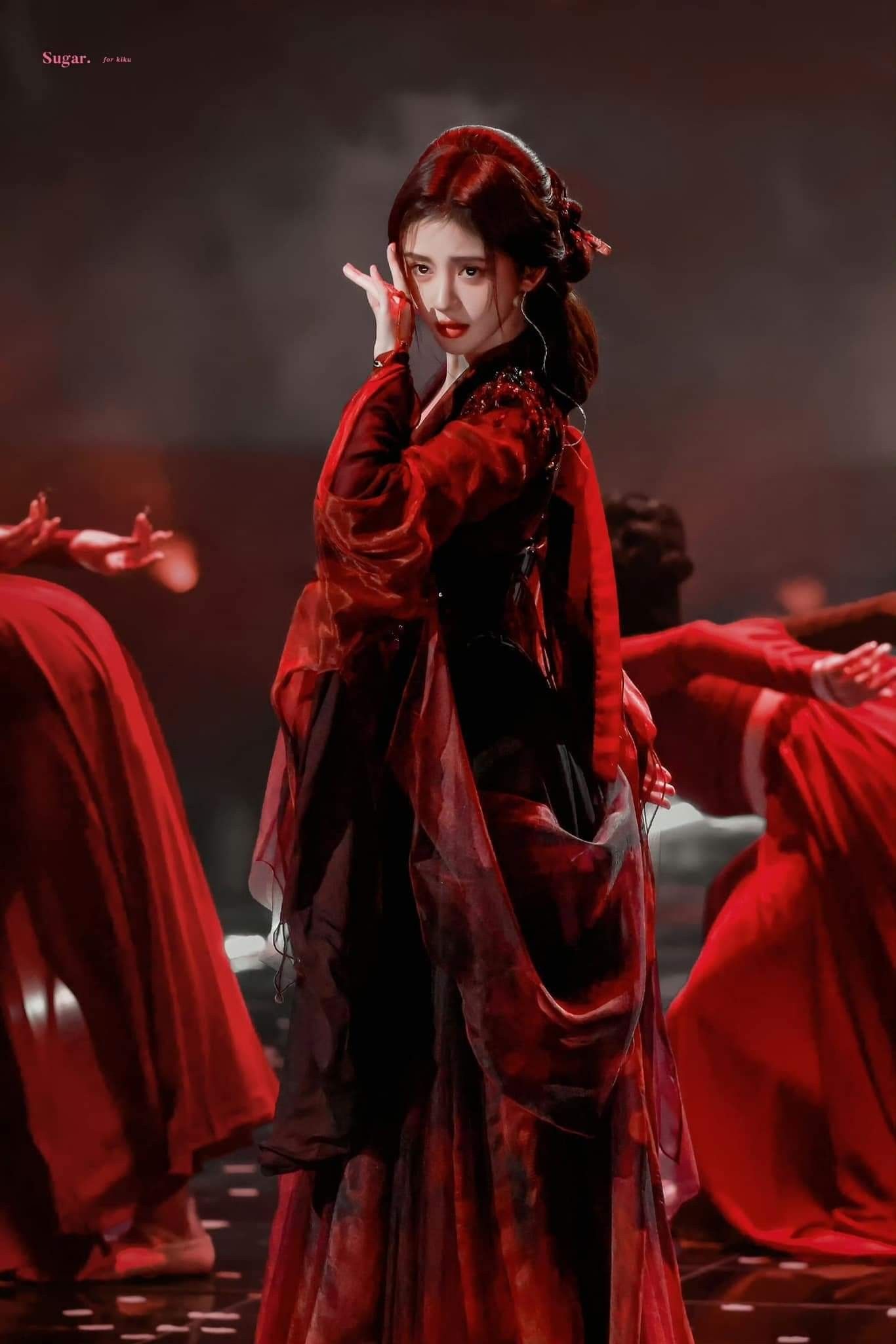 The 3-Year-Old Hanfu Baby Girl Embracing Tradition in Her Tiny Frame