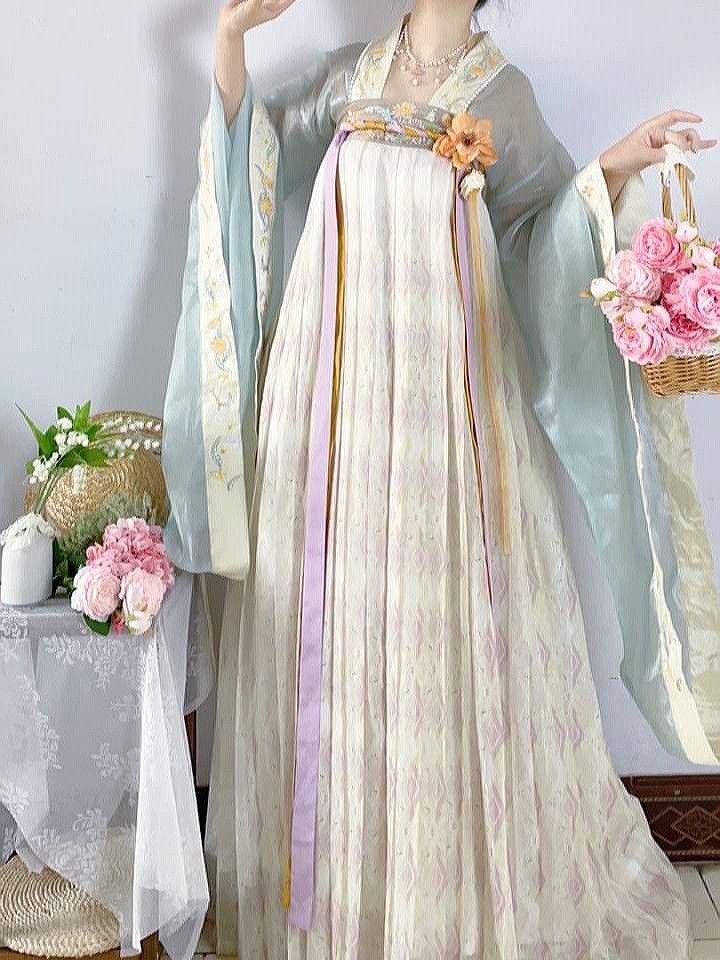 The Rise of Authentic Hanfu:Understanding the Cultural Revival in Third Grade The Rise of Authentic Hanfu:Understanding the Cultural Revival in Third Grade