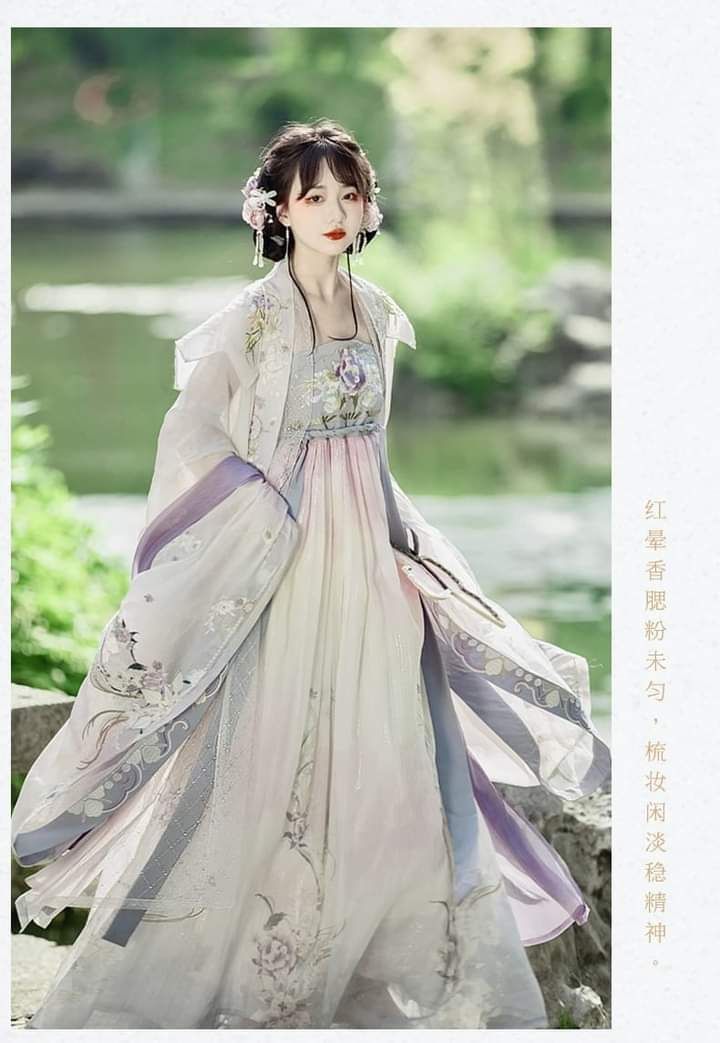 The Splendid Hanfu Fashion:A Journey into the World of Absolute千金Style The Splendid Hanfu Fashion:A Journey into the World of Absolute千金Style