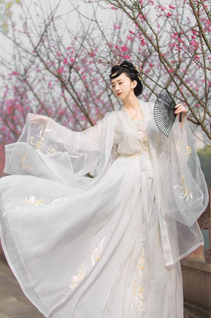 Vintage-Inspired Qipao:Embracing the Traditional Elegance of Chinese Heritage Vintage-Inspired Qipao:Embracing the Traditional Elegance of Chinese Heritage