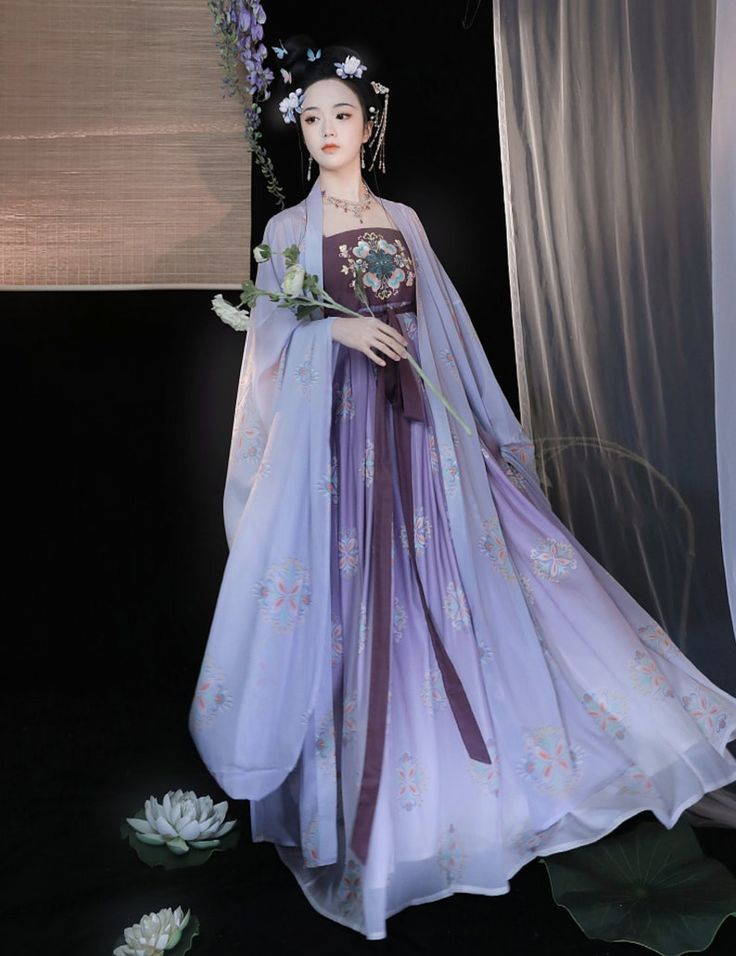 The Elegance of Hanfu Two-Piece Sets:Traditional Beauty in Modern Context The Elegance of Hanfu Two-Piece Sets:Traditional Beauty in Modern Context
