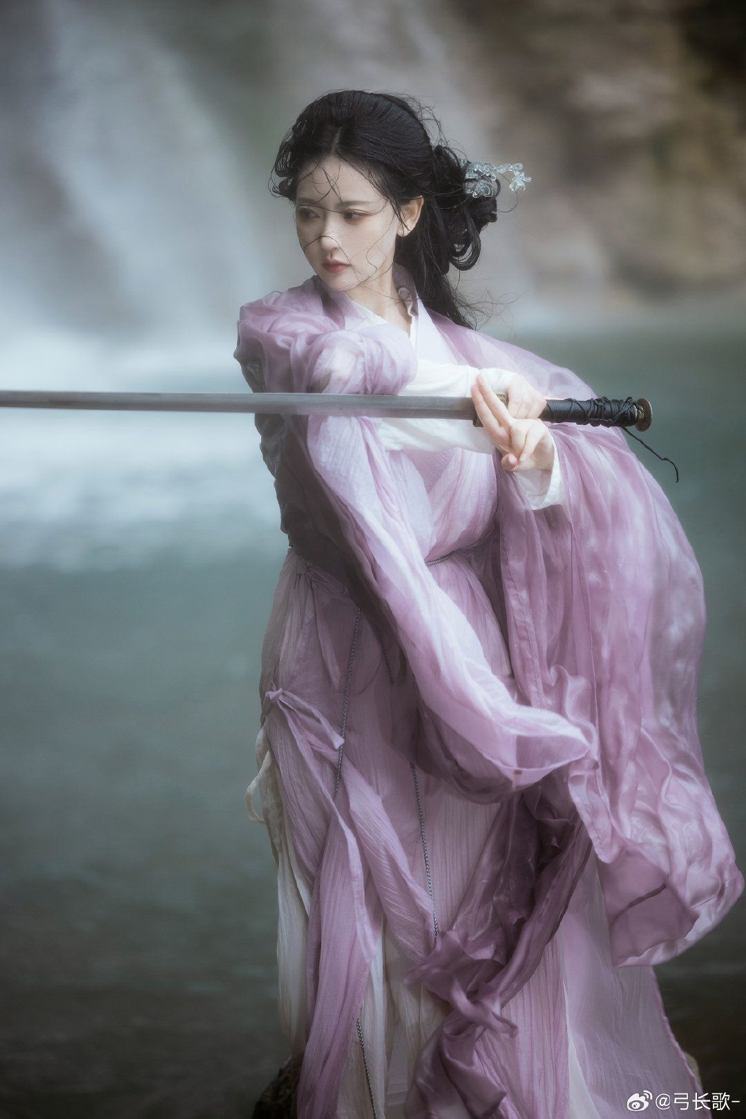 The Cheongsam and the Silk Umbrella:A Blend of Traditional Elegance and Modern Convenience The Cheongsam and the Silk Umbrella:A Blend of Traditional Elegance and Modern Convenience