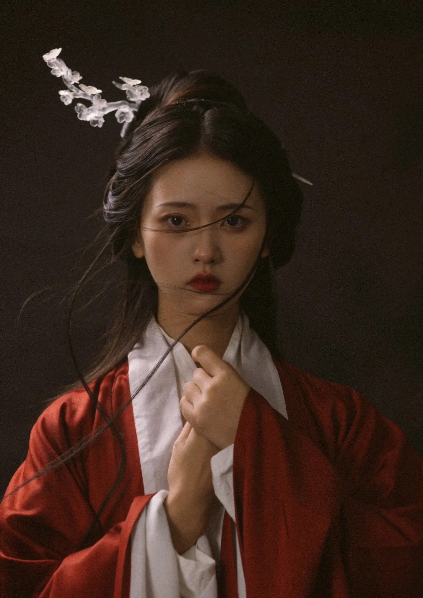 The Enchantment of Hanfu:Children in a Red Tapestry of Cultural Splendor The Enchantment of Hanfu:Children in a Red Tapestry of Cultural Splendor