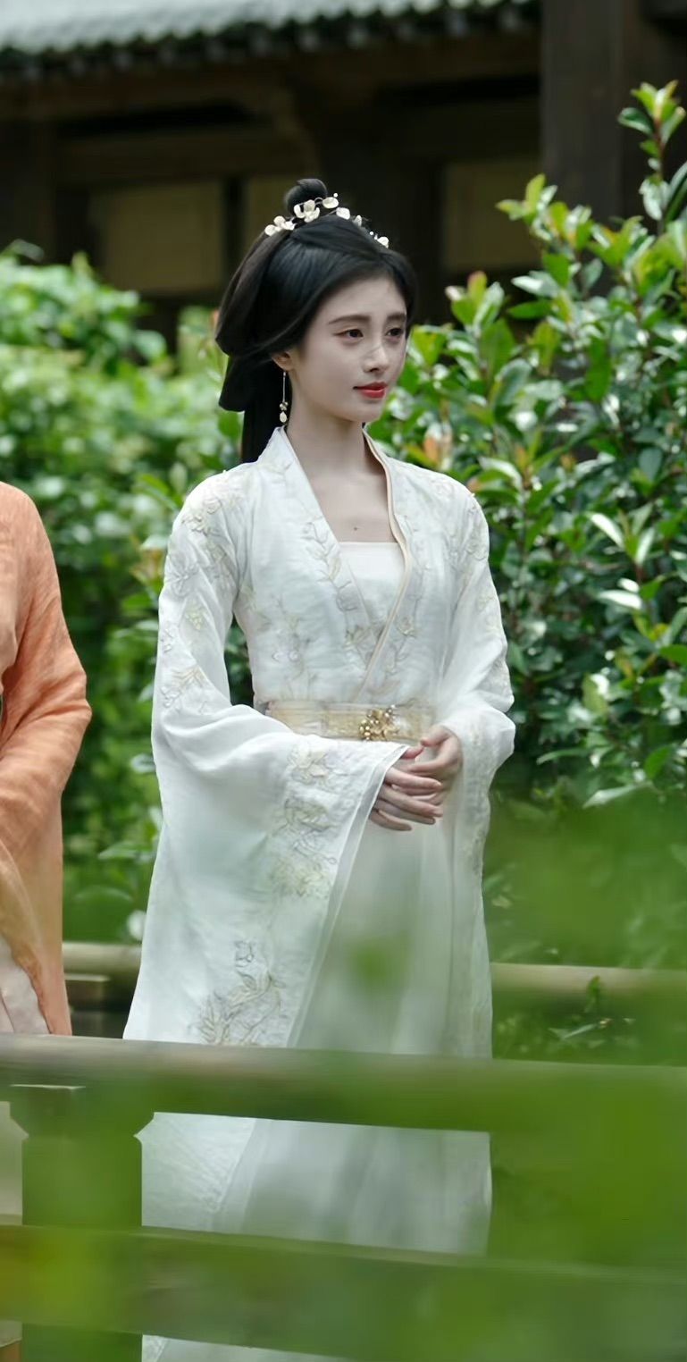 Loose and Short Cheongsam:A Fashion Statement of Comfort and Style Loose and Short Cheongsam:A Fashion Statement of Comfort and Style
