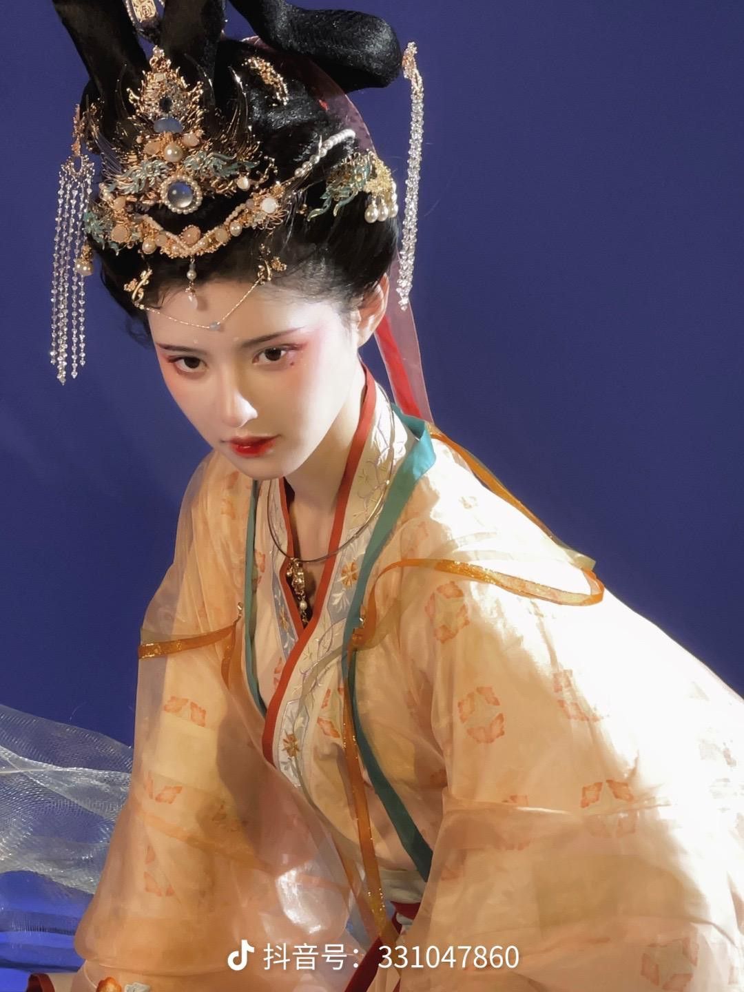 Vintage Charm:The Art of Pairing Cheongsam and Ancient-Style Earrings Vintage Charm:The Art of Pairing Cheongsam and Ancient-Style Earrings