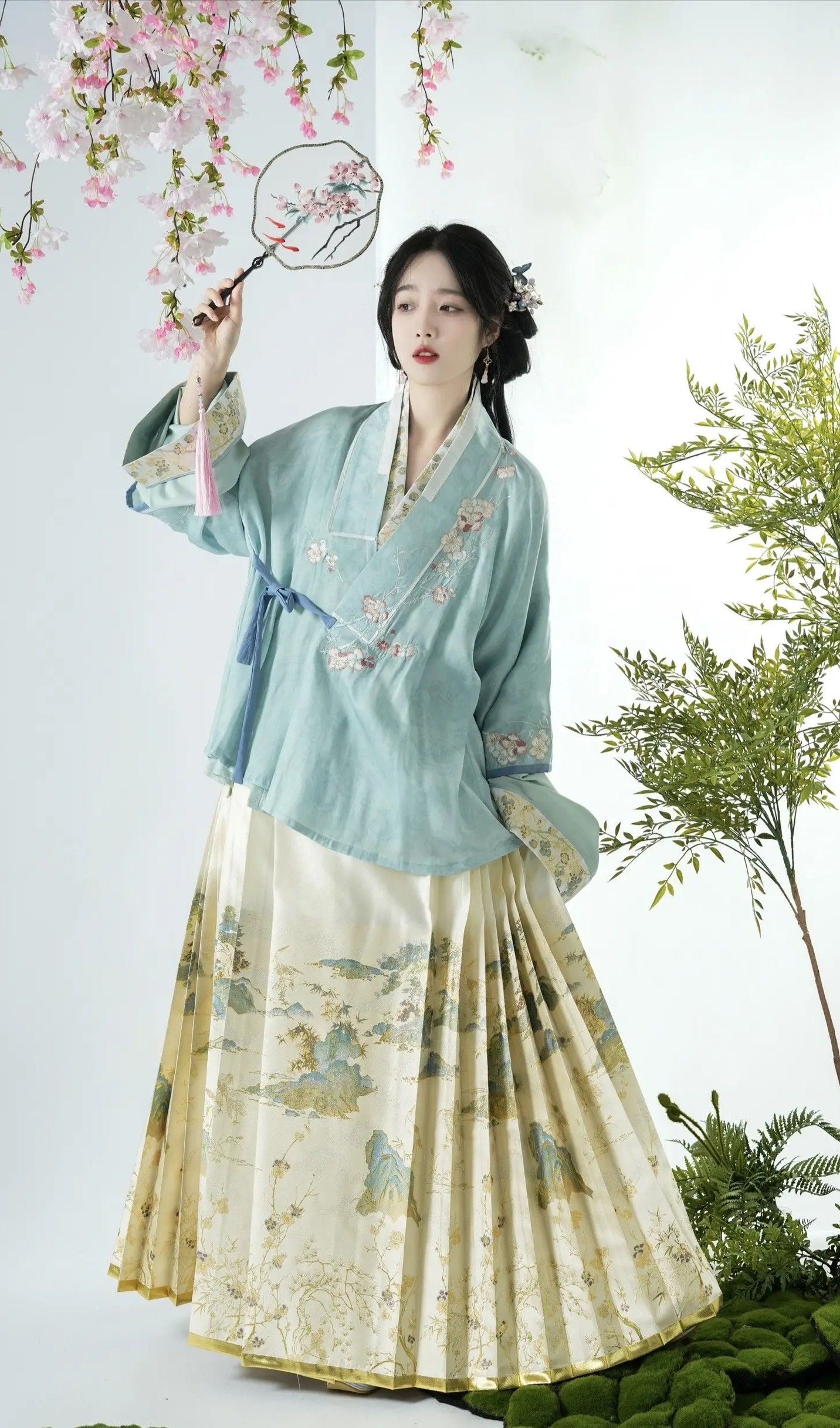 The Splendor of a Traditional Chinese Wedding:The Story of the Hanfu Phoenix Headdress The Splendor of a Traditional Chinese Wedding:The Story of the Hanfu Phoenix Headdress