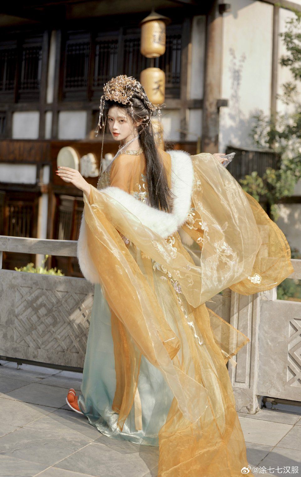 The Evolution of Traditional Hanfu Fashion:The Remodeling of the Horseface Skirt The Evolution of Traditional Hanfu Fashion:The Remodeling of the Horseface Skirt