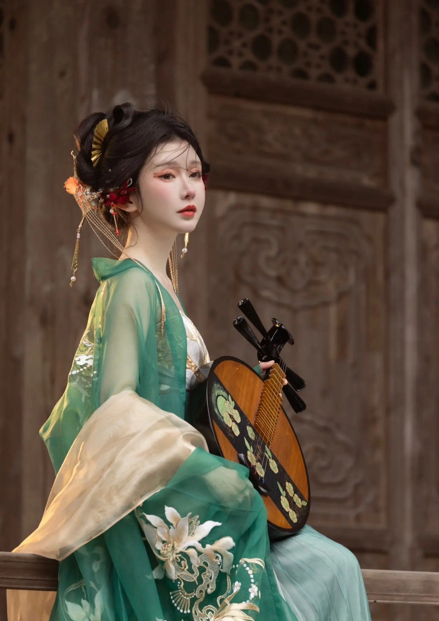 The Elegance of Long Purple Cheongsam A Cultural Icon of Chinese Traditional Clothing The Elegance of Long Purple Cheongsam A Cultural Icon of Chinese Traditional Clothing