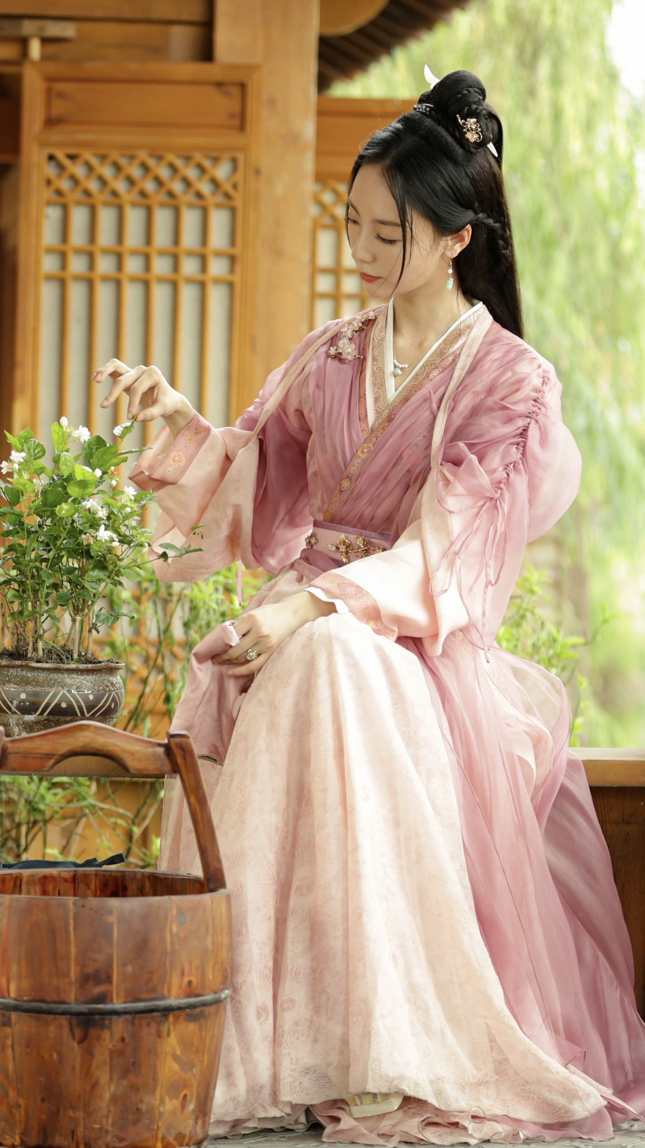 The Rise of the Chic Cheongsam:The Elegant Life of the Modern阔太太 The Rise of the Chic Cheongsam:The Elegant Life of the Modern阔太太