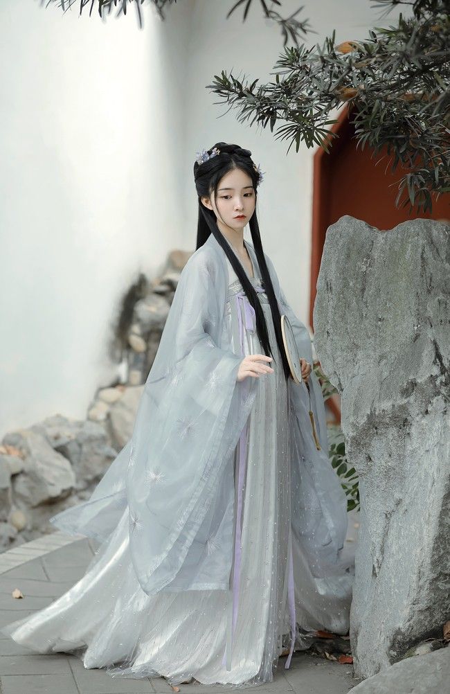 Three-Year-Old Girls Hanfu Fashion:The Charm of Traditional Chinese Dress Three-Year-Old Girls Hanfu Fashion:The Charm of Traditional Chinese Dress