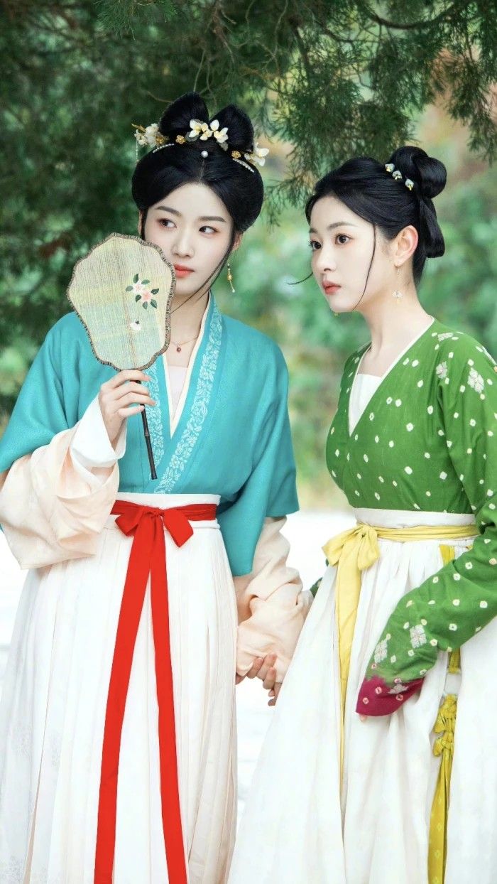 Blooming Splendor of Traditional Chinese Fashion:The Story of Huayao Unchanged Hanfu Blooming Splendor of Traditional Chinese Fashion:The Story of Huayao Unchanged Hanfu