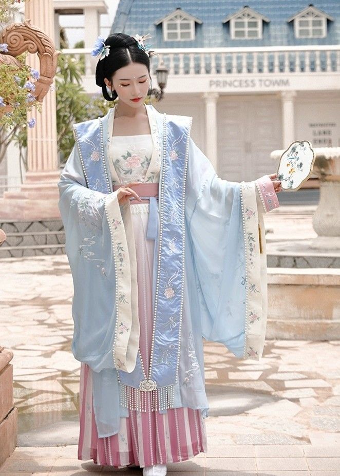 Ancient Charm of Hanfu Boots:A Journey into the Elegance of Traditional Chinese Footwear Ancient Charm of Hanfu Boots:A Journey into the Elegance of Traditional Chinese Footwear