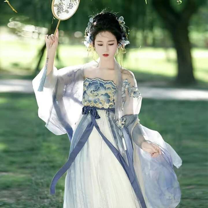 The Charm of Traditional Cheongsam for Petite Figures The Charm of Traditional Cheongsam for Petite Figures