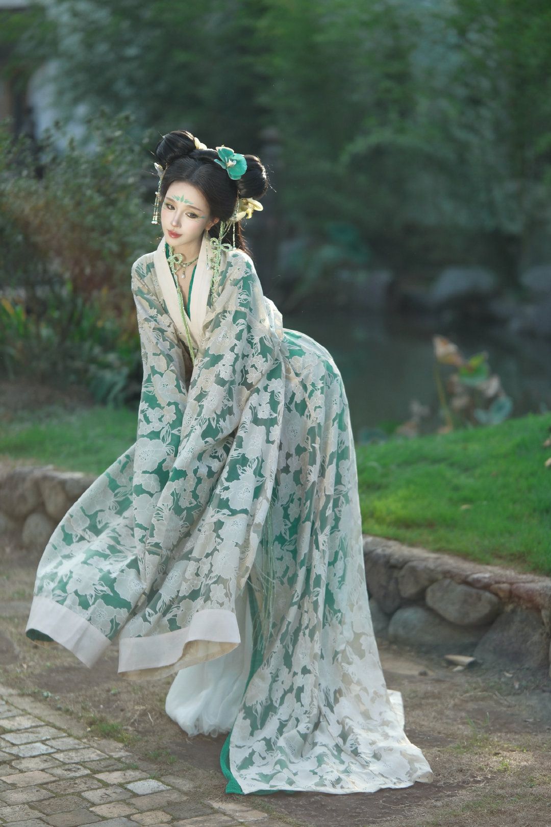 The Importance of Quality Lingerie for Plus-Size Hanfu 汉服)Fashion The Importance of Quality Lingerie for Plus-Size Hanfu 汉服)Fashion