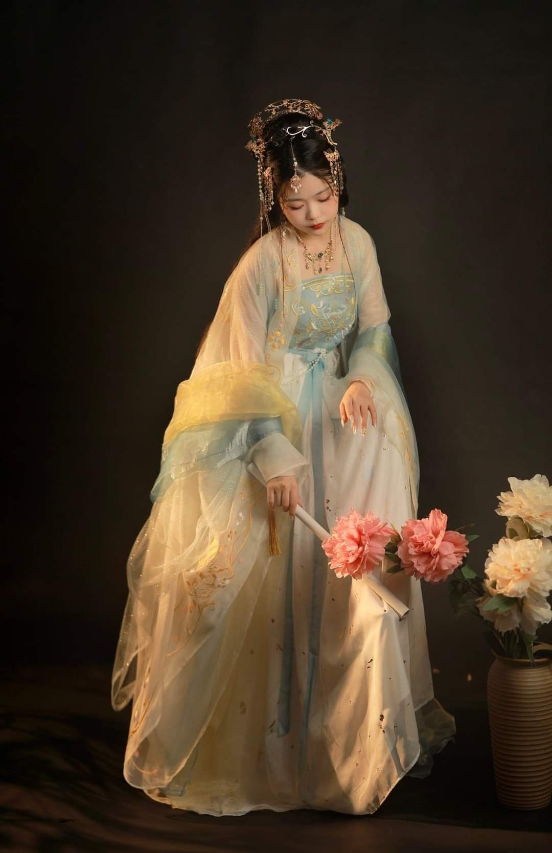 Ancient-Style Umbrellas:A Look into the Props of Traditional Chinese Costumes Ancient-Style Umbrellas:A Look into the Props of Traditional Chinese Costumes