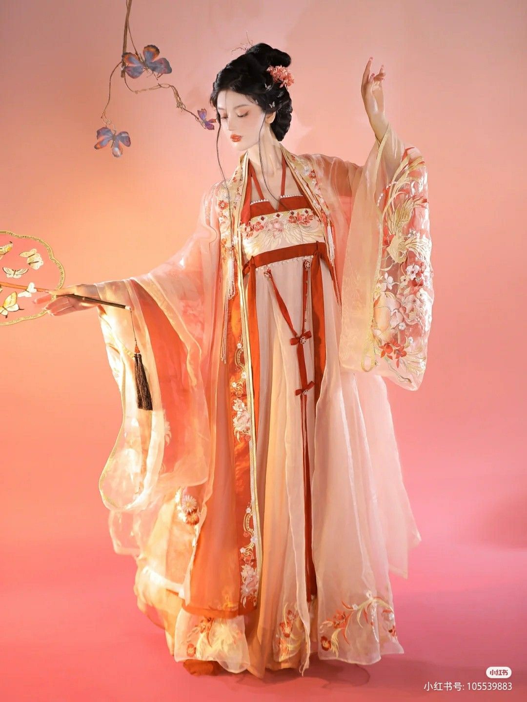 Elegance in Traditional Chinese Style:Aishinis Cheongsam with Golden Thread Elegance in Traditional Chinese Style:Aishinis Cheongsam with Golden Thread