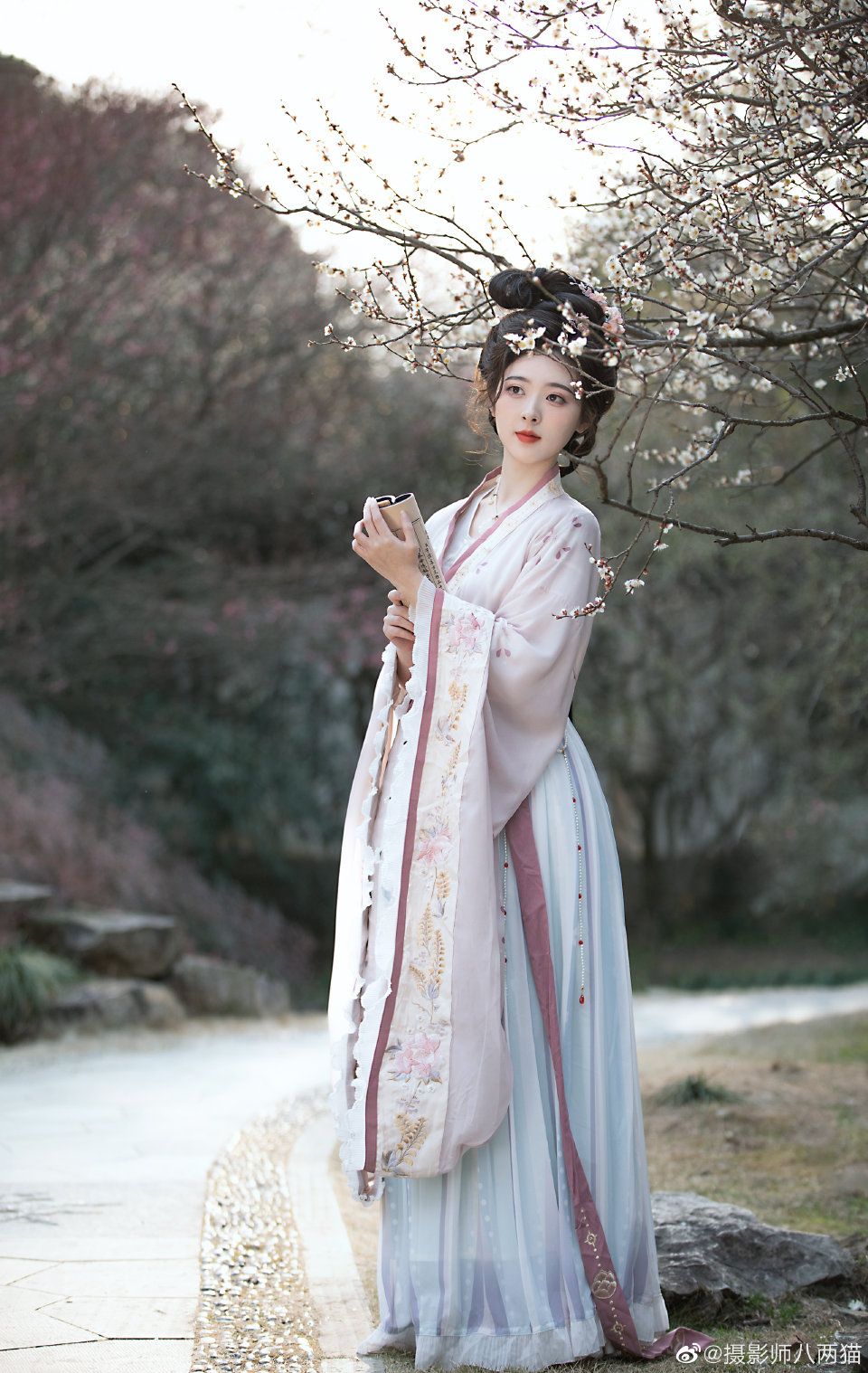 The Splendor of Ming-Style Yellow Hanfu:A Journey into Traditional Chinese Clothing The Splendor of Ming-Style Yellow Hanfu:A Journey into Traditional Chinese Clothing