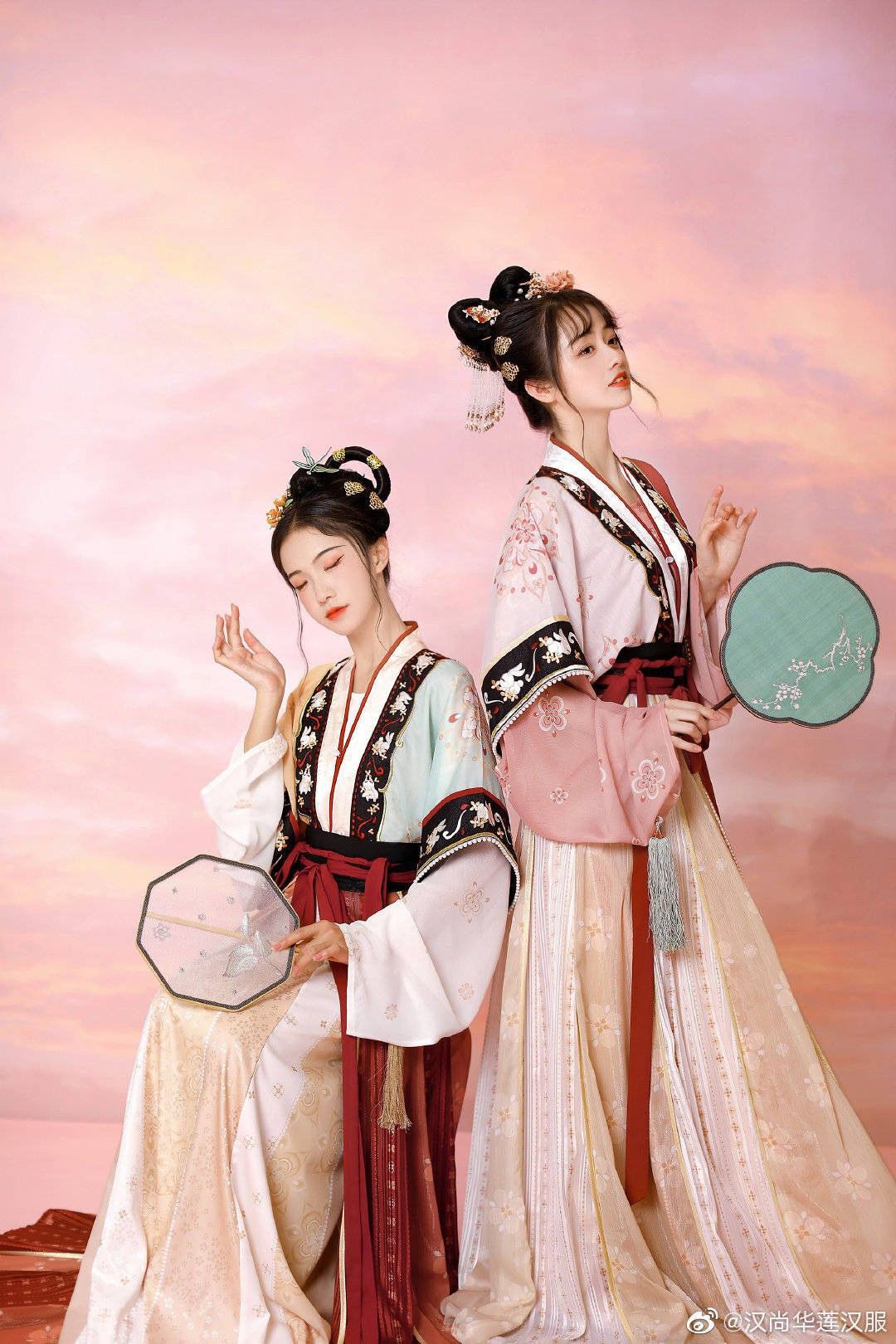 Winter Styles of Hanfu Embroidered Shoes for Little Girls:A Closer Look Winter Styles of Hanfu Embroidered Shoes for Little Girls:A Closer Look