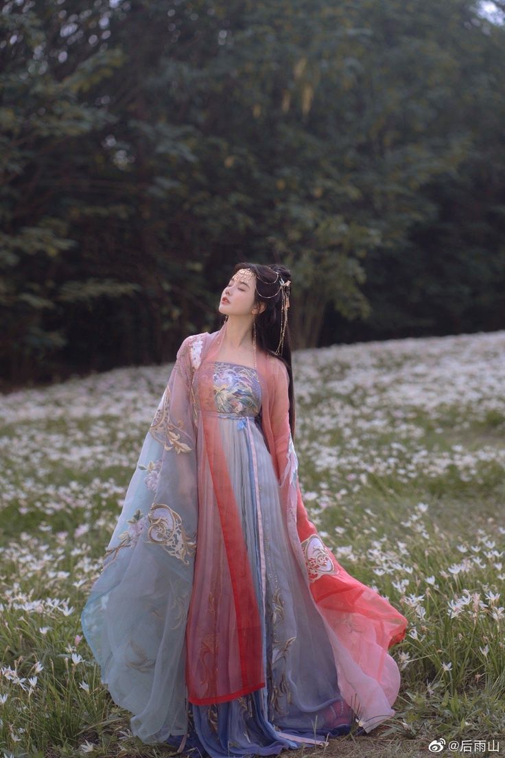 Embracing a New Chinese Elegance:The Rise of Short Cheongsam Fashion Embracing a New Chinese Elegance:The Rise of Short Cheongsam Fashion