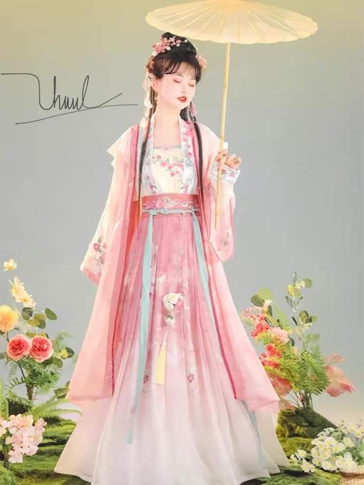 Vintage-Inspired Placket-Fronted Cheongsam Dress with盘扣细节 Vintage-Inspired Placket-Fronted Cheongsam Dress with盘扣细节
