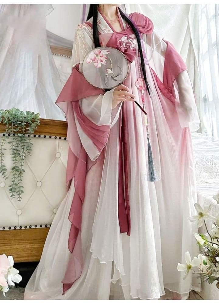 The Splendor of Red and Black in Traditional Chinese Hanfu Fashion The Splendor of Red and Black in Traditional Chinese Hanfu Fashion