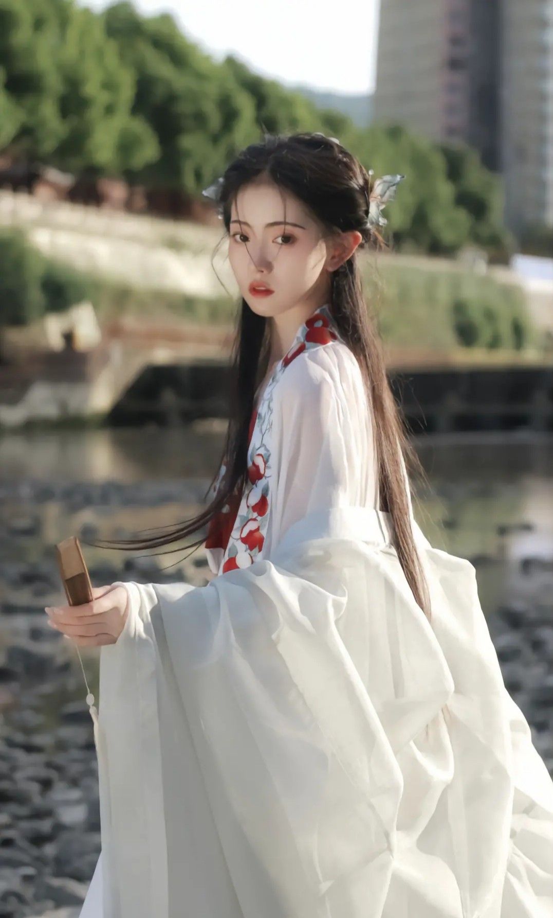 Childrens Cheongsam Style Inspired by Jing Tians Siting Character:A Closer Look Childrens Cheongsam Style Inspired by Jing Tians Siting Character:A Closer Look