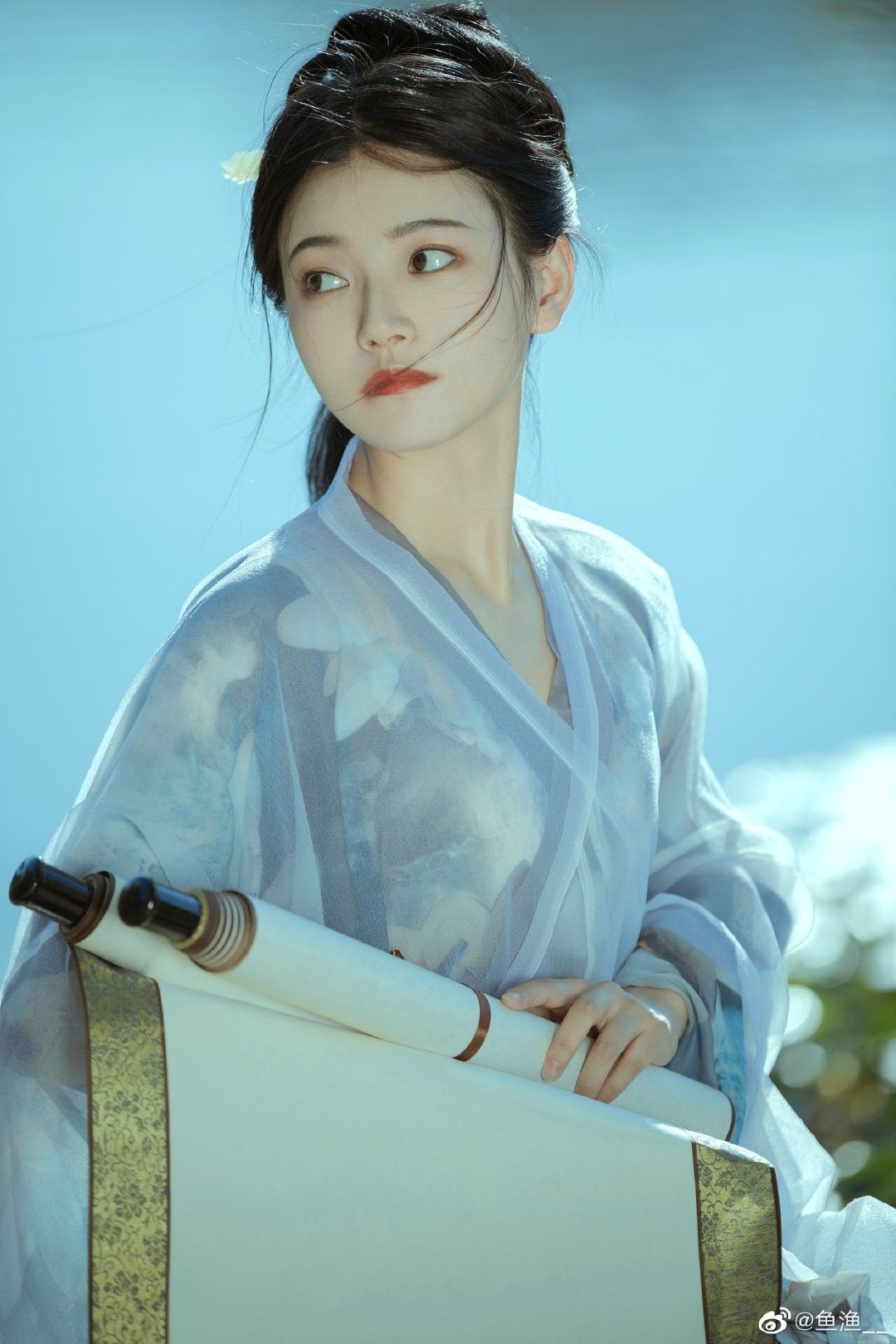 Yao Yaos Enchanting Encounter with the Divine Deer in Traditional Hanfu Clothing Yao Yaos Enchanting Encounter with the Divine Deer in Traditional Hanfu Clothing