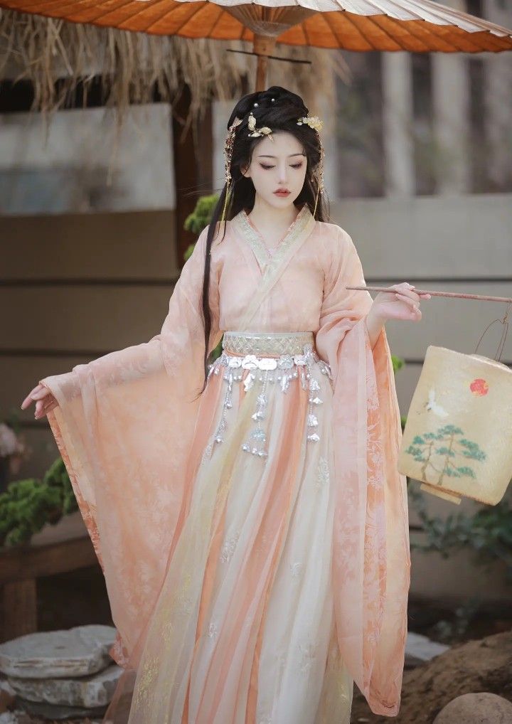 Embroidery on Black Horseface Skirt:A Blend of Tradition and Modernity Embroidery on Black Horseface Skirt:A Blend of Tradition and Modernity