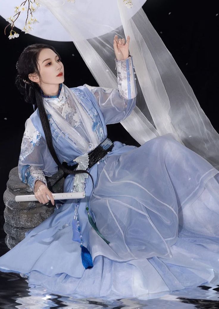 Pond Fish and Hanfu:Exploring the Fusion of Traditional and Modern Elements in Fashion Pond Fish and Hanfu:Exploring the Fusion of Traditional and Modern Elements in Fashion