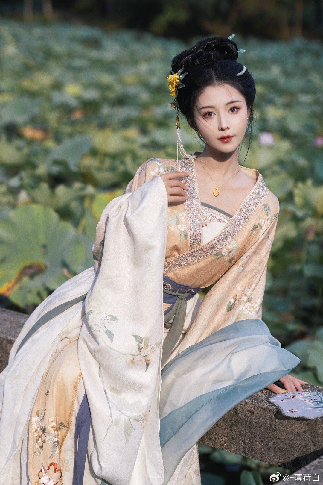 Ming-Style Hanfu Fashion in Zhongling Chronicle:Embracing Traditional Elegance Ming-Style Hanfu Fashion in Zhongling Chronicle:Embracing Traditional Elegance