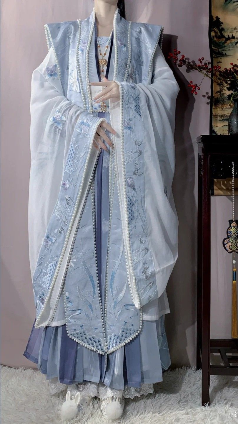Everyday Elegance in Simple Qipao Everyday Elegance in Simple Qipao