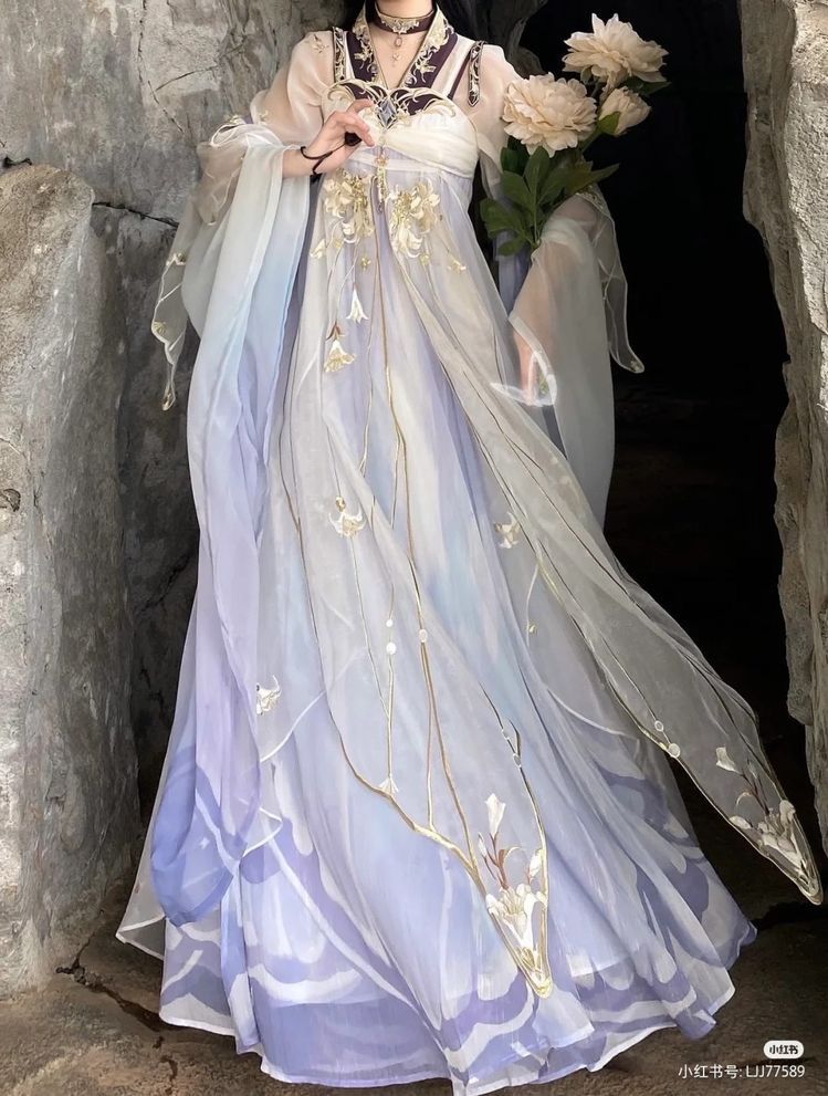 The Enchantment of Ancient Blue Cheongsam:A Glimpse into Traditional Chinese Elegance The Enchantment of Ancient Blue Cheongsam:A Glimpse into Traditional Chinese Elegance